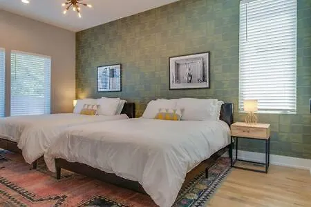 Downtown Nashville Rooftop Retreat